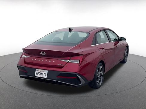 Used 2025 Hyundai Elantra Limited image 15