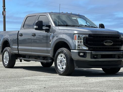 Used 2022 Ford F250 XLT w/ Black Appearance Package AWD/4WD image 7