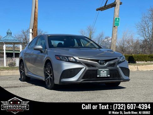 Used 2021 Toyota Camry SE FWD image 9