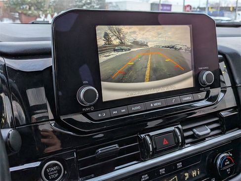 Used 2024 Nissan Pathfinder SV w/ SV Premium Package image 15