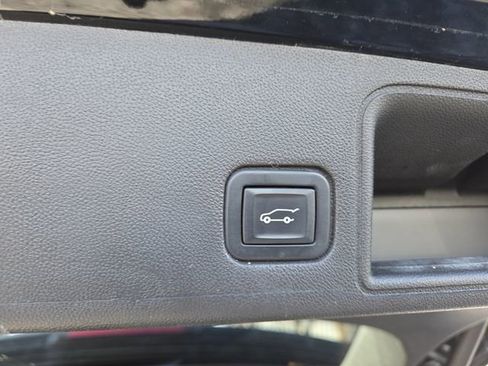 Used 2022 GMC Terrain AT4 image 17