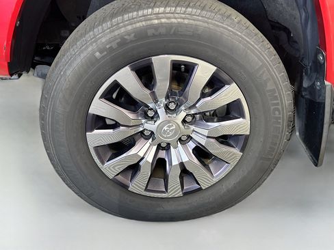 Used 2022 Toyota Tacoma Limited image 13