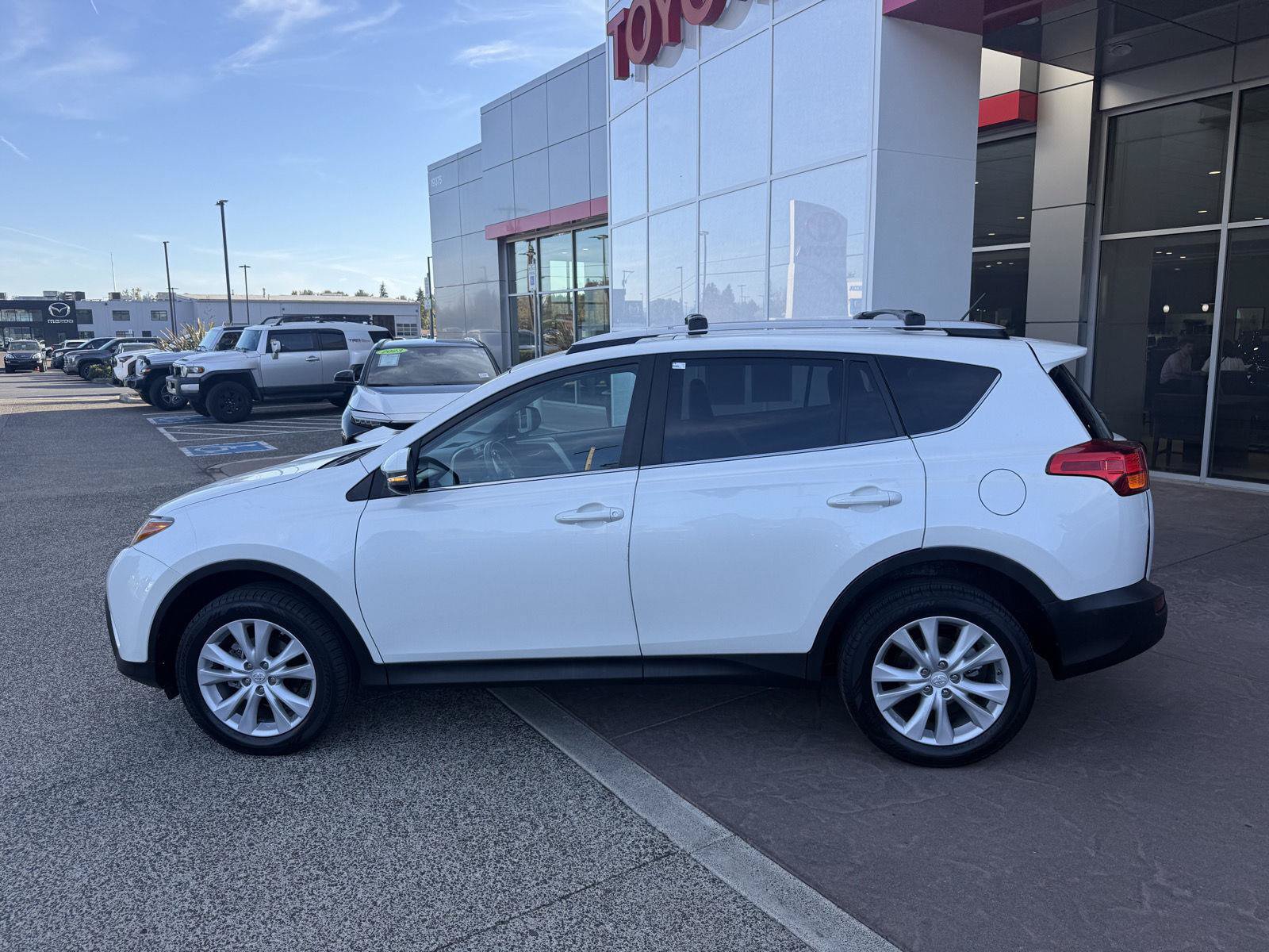 Used 2014 Toyota RAV4 Limited w/ Technology Package AWD/4WD image 31