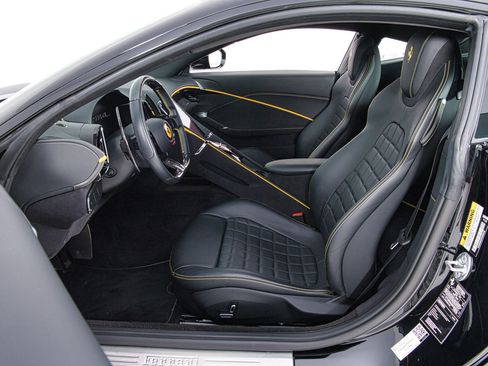 Certified 2021 Ferrari Roma RWD image 5