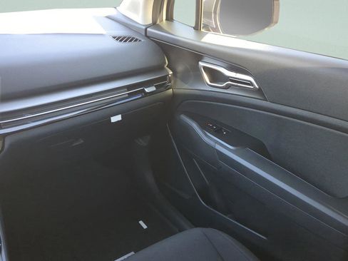 New 2026 Kia Sportage LX image 15