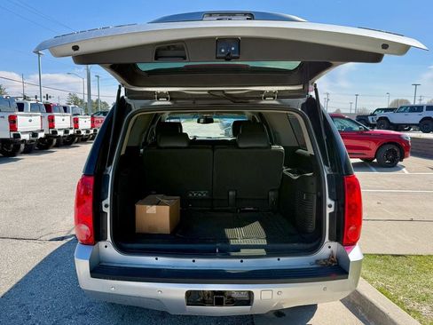 Used 2013 GMC Yukon XL SLT AWD/4WD image 16