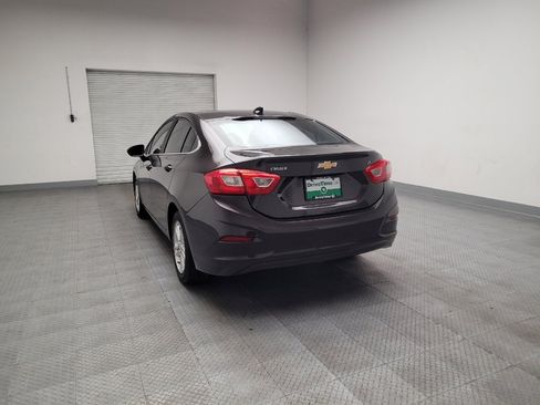Used 2017 Chevrolet Cruze LT image 6