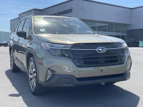 Certified 2025 Subaru Forester Touring AWD/4WD image 1