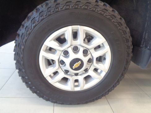 Used 2020 Chevrolet Silverado 2500 LT w/ Convenience Package image 18