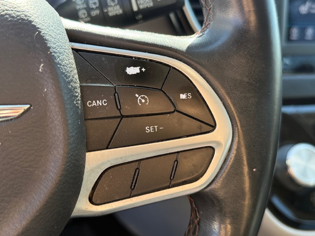 Used 2018 Chrysler Pacifica Touring-L FWD image 16