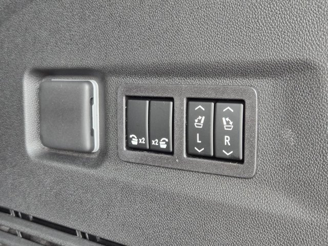 Used 2026 GMC Yukon XL Denali w/ Sun & Power Step Package AWD/4WD image 13