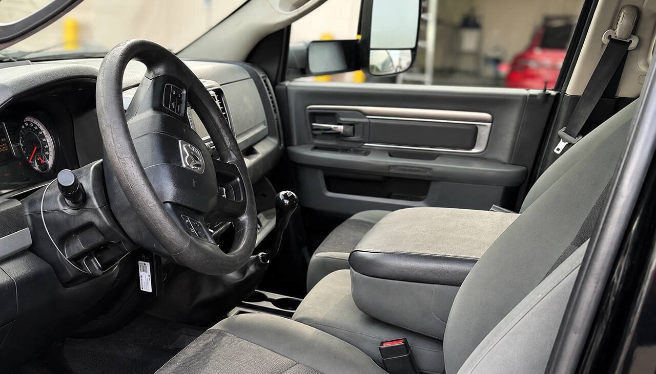 Used 2018 RAM 3500 SLT AWD/4WD image 16