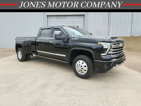 Used 2024 Chevrolet Silverado 3500 High Country w/ Technology Package AWD/4WD image 1