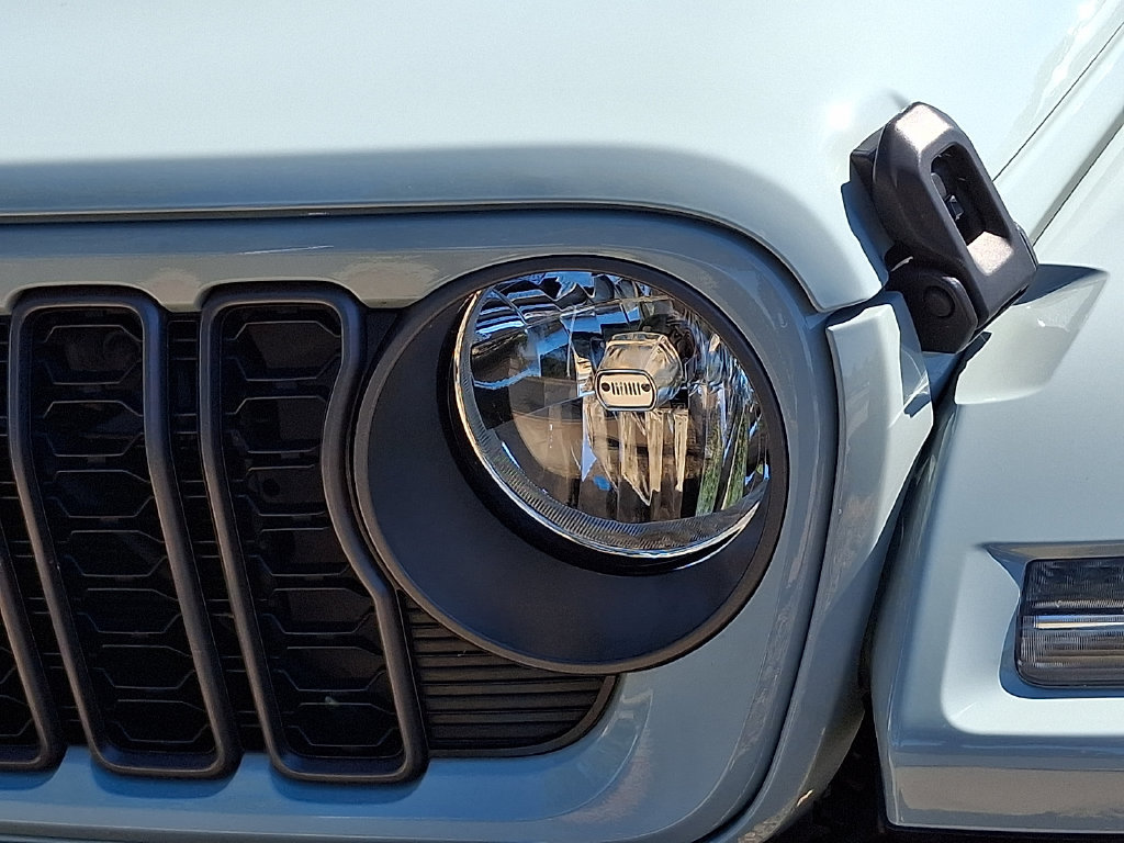 Used 2024 Jeep Wrangler Unlimited w/ Convenience Group AWD/4WD image 9