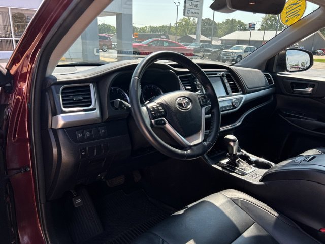 Used 2018 Toyota Highlander XLE AWD/4WD image 34
