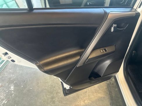 Used 2016 Toyota RAV4 XLE AWD/4WD image 22
