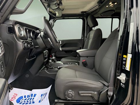 Used 2023 Jeep Gladiator Overland image 15