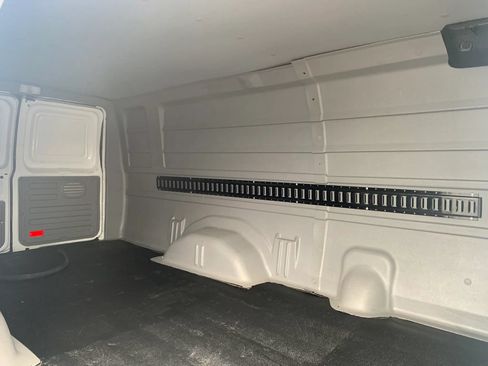 Used 2009 Ford E-350 and Econoline 350 Extended Super Duty RWD image 23