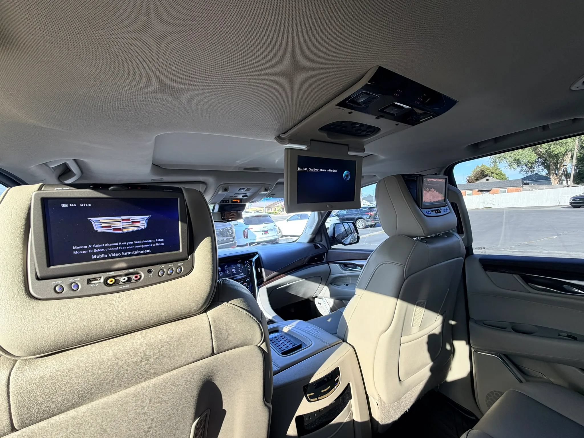 Used 2017 Cadillac Escalade ESV Premium Luxury AWD/4WD image 25