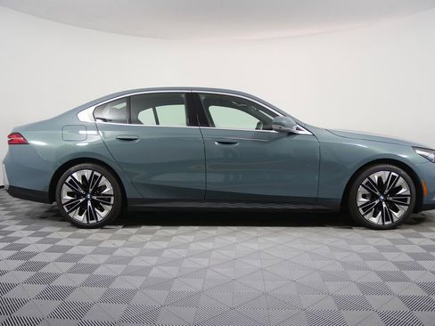 Certified 2025 BMW 540i xDrive image 2