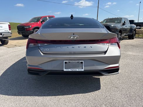 Used 2023 Hyundai Elantra SEL w/ Convenience Package image 5