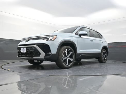 New 2026 Volkswagen Taos SEL image 22