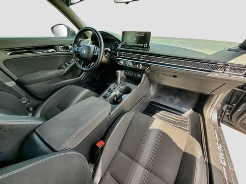 Used 2025 Honda Civic Sport image 31