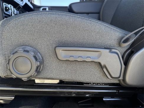 Used 2025 Jeep Wrangler Willys image 24