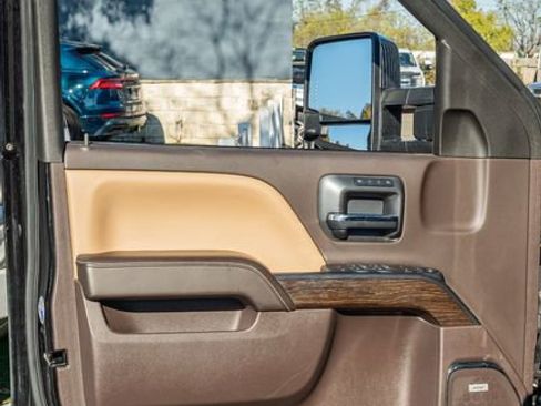 Used 2019 GMC Sierra 2500 Denali w/ Duramax Plus Package image 17