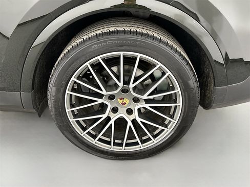 Certified 2023 Porsche Cayenne S Platinum w/ Premium Package Plus image 12