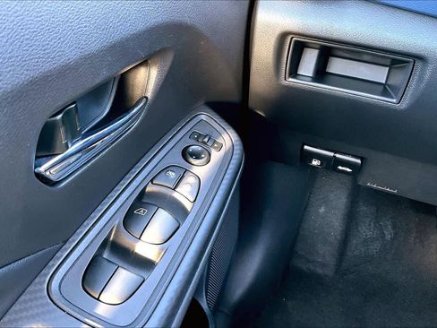 Used 2025 Nissan Versa SV image 31