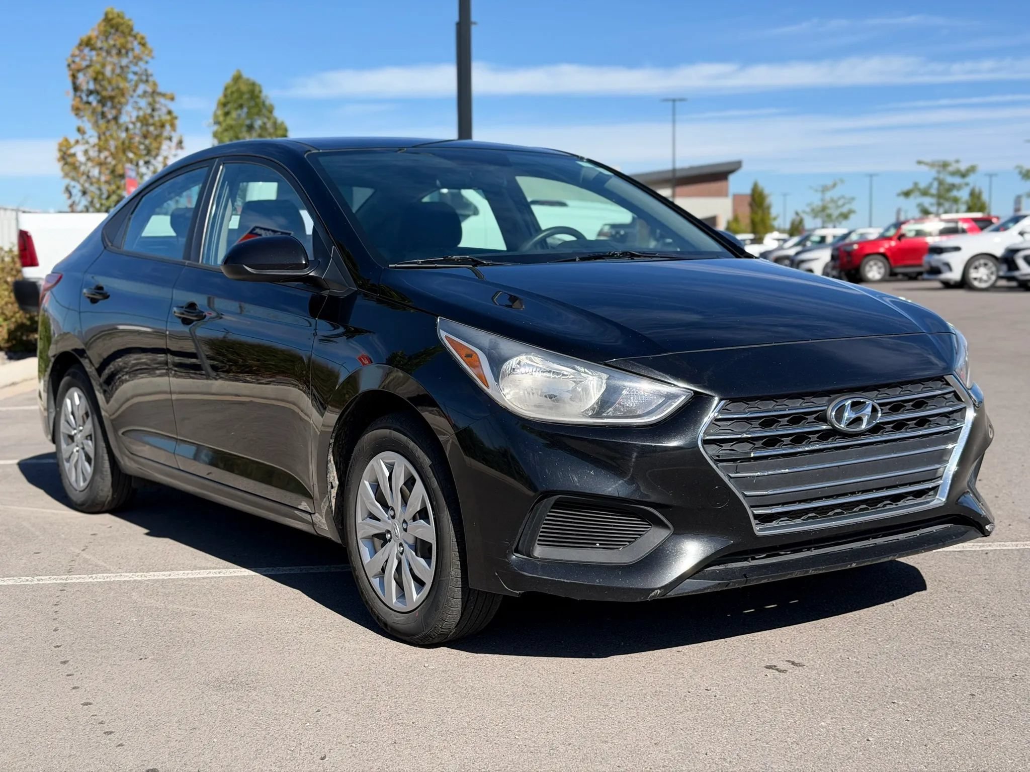 Used 2022 Hyundai Accent SE FWD image 1