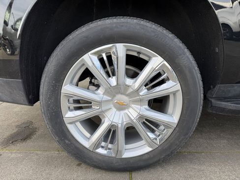 Used 2023 Chevrolet Suburban High Country image 9