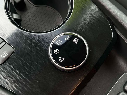 Used 2025 Nissan Rogue S image 13