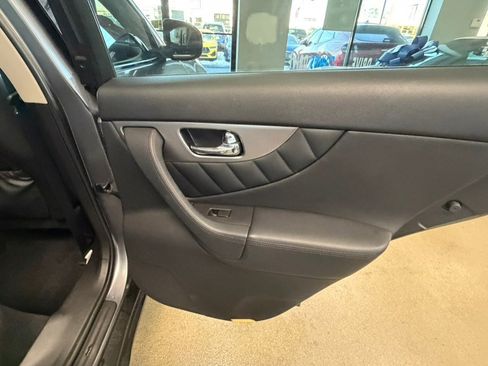 Used 2016 INFINITI QX70 2WD w/ Premium Package image 32