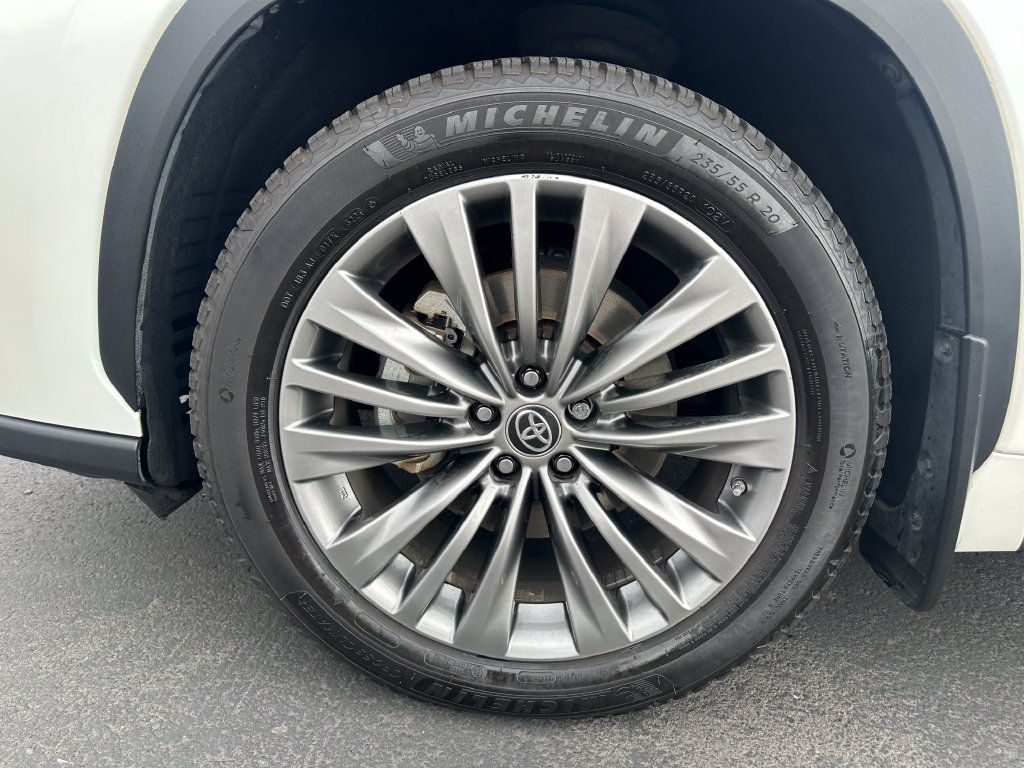 Used 2020 Toyota Highlander Platinum AWD/4WD image 12