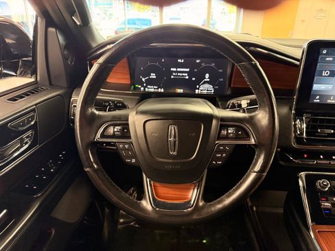 Used 2020 Lincoln Navigator Reserve AWD/4WD image 10