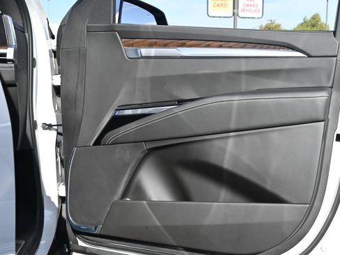 Used 2025 Cadillac Escalade Sport Platinum AWD/4WD image 28