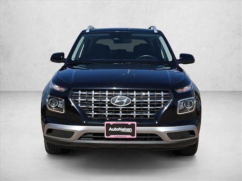 Used 2025 Hyundai Venue SEL FWD image 2