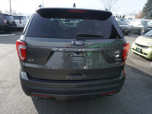 Used 2017 Ford Explorer XLT w/ Equipment Group 202A image 7