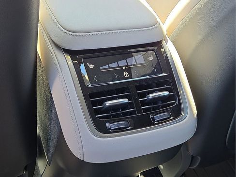 New 2026 Volvo XC90 B5 Core image 15