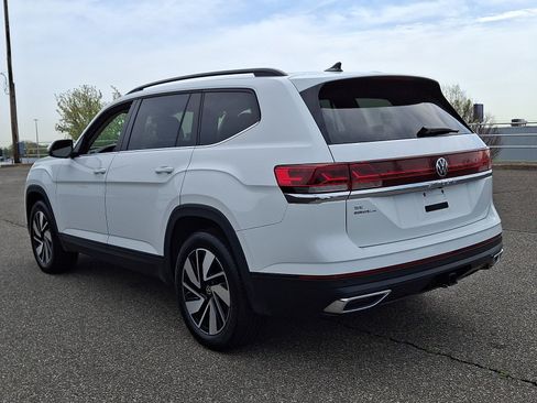 Used 2025 Volkswagen Atlas SE FWD image 4
