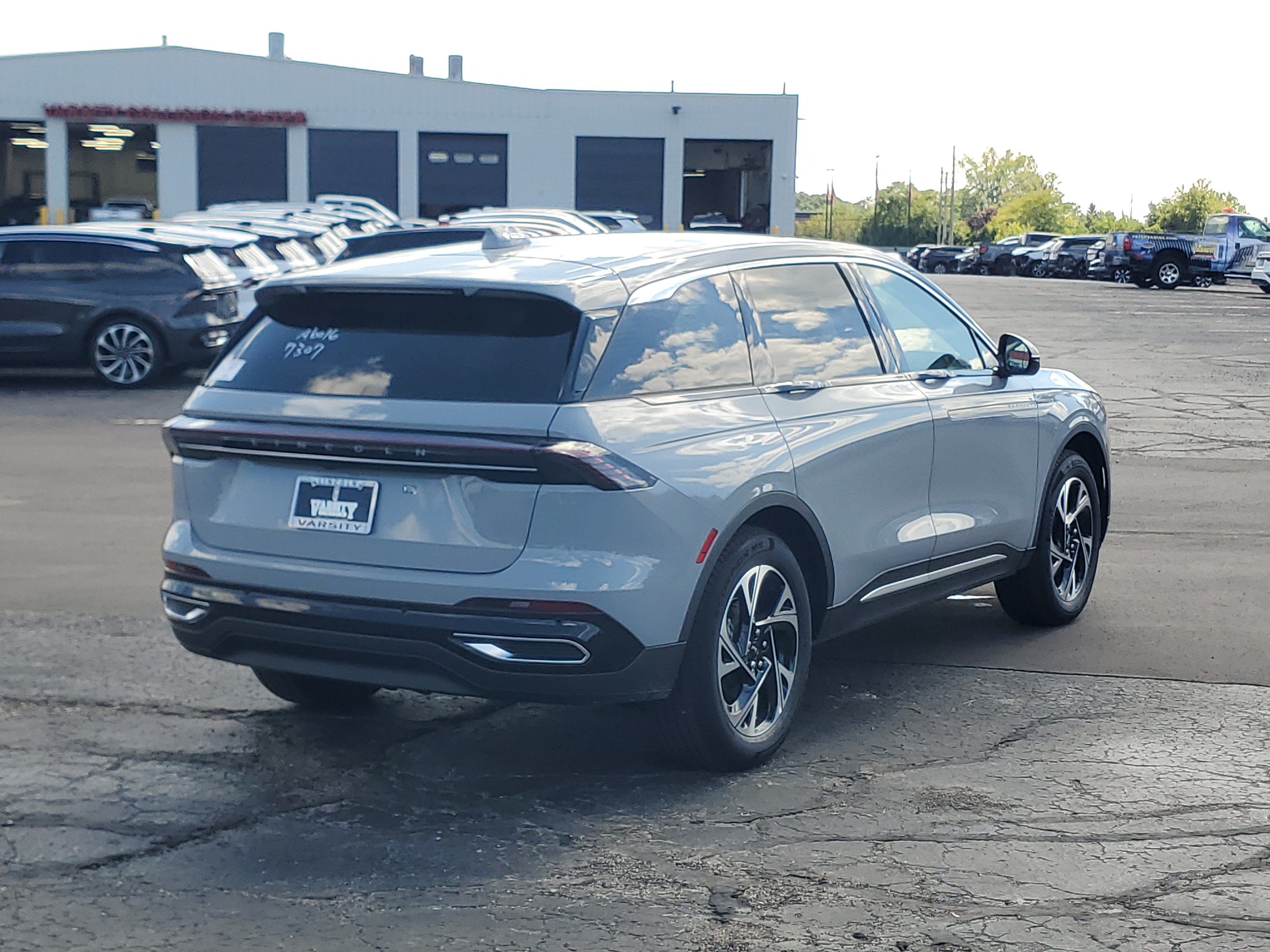 New 2026 Lincoln Nautilus Premier AWD/4WD image 4