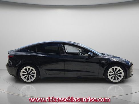 Used 2023 Tesla Model 3 Standard Range image 4