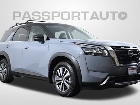 Certified 2024 Nissan Pathfinder SL image 4