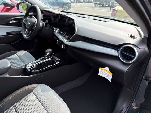 New 2025 Chevrolet Trax LT w/ Driver Confidence Package image 7