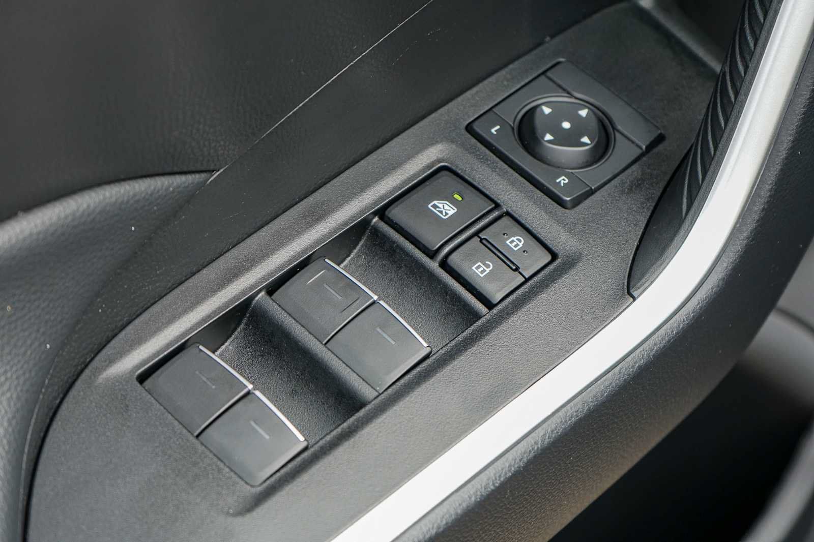 Used 2025 Toyota RAV4 XLE FWD image 15