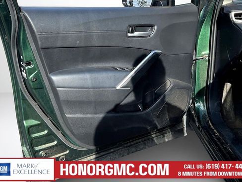 Used 2022 Toyota Corolla Cross XLE w/ Convenience Package image 17