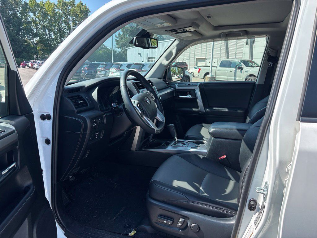 Used 2020 Toyota 4Runner SR5 Premium w/ Moonroof Package RWD image 5