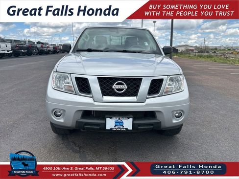Used 2020 Nissan Frontier SV AWD/4WD image 2